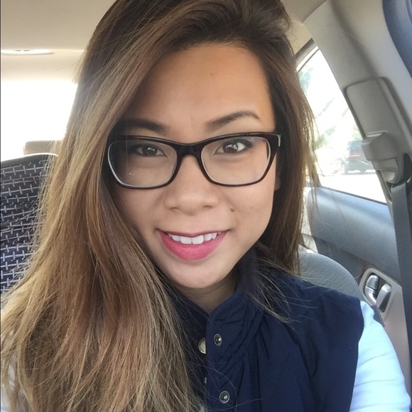 Profile Picture of Trinh Bui (@trinhkb) on Poshmark