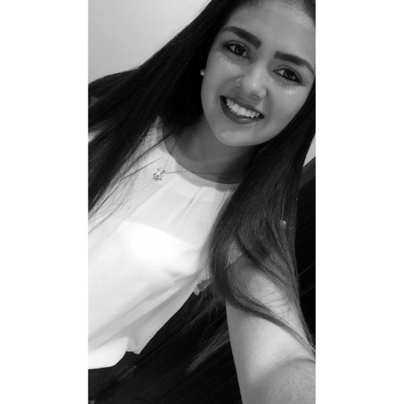 Profile Picture of Nicole Mingorance (@nicolemingo) on Poshmark