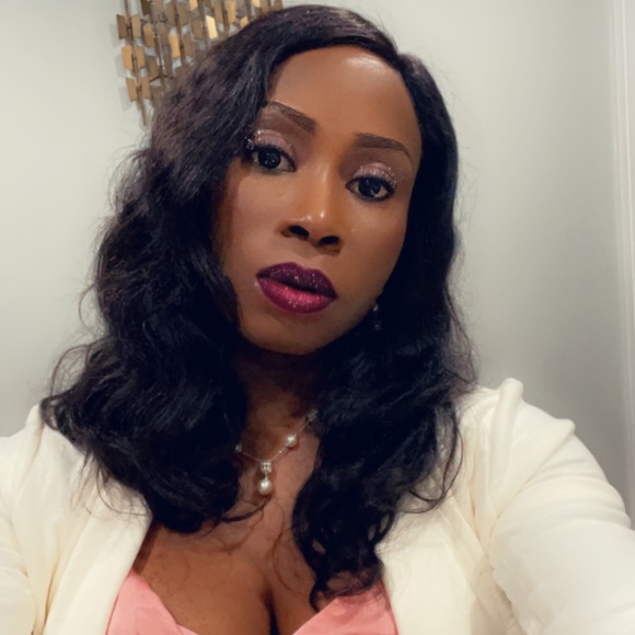 Profile Picture of Addy Thomas (@tollypopp) on Poshmark