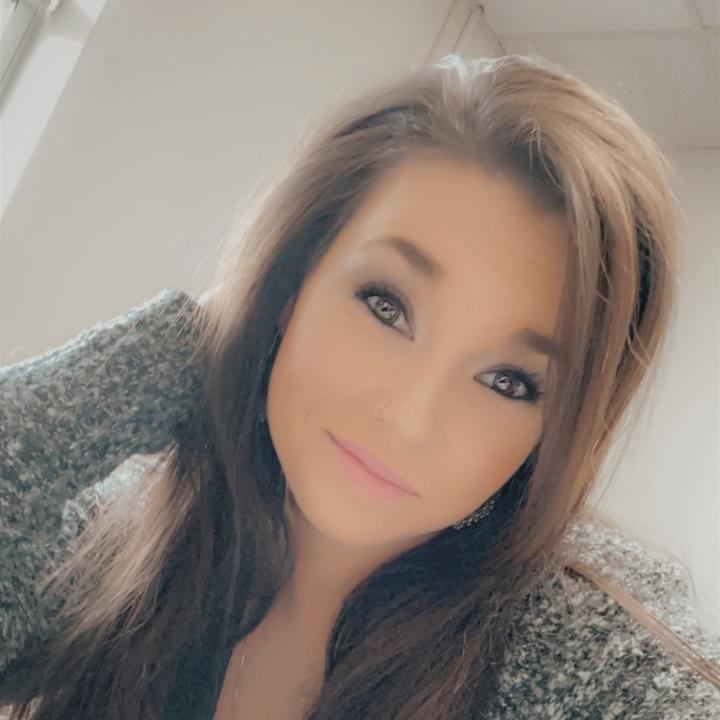 Profile Picture of Courtney Thompson (@@courtneythompso7) on Tiktok