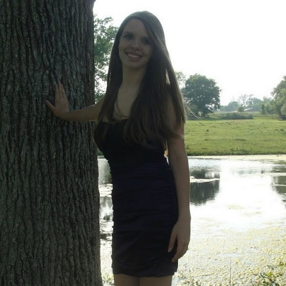 Profile Picture of Ashley Ginkens (@ashleyann842018) on Poshmark