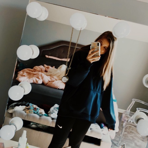 Profile Picture of Charlotte Farrell (@charfarrell) on Poshmark