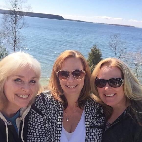 Profile Picture of Monica Molenda (@momolenda) on Poshmark