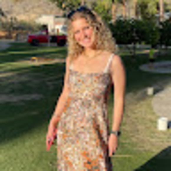 Profile Picture of Kameryn Gubera (@kameryngubera) on Poshmark