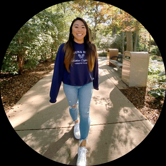 Profile Picture of Brooke Yoshimura (@brookieyosh) on Poshmark