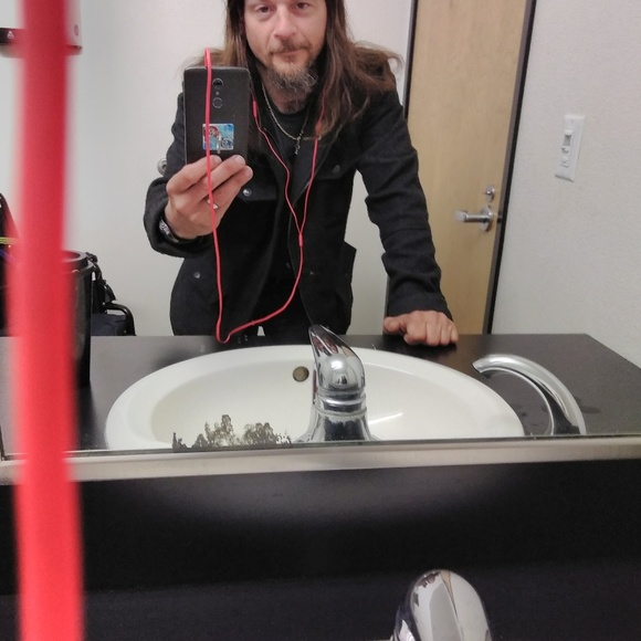 Profile Picture of Christopher Bolden (@christopherbold) on Poshmark