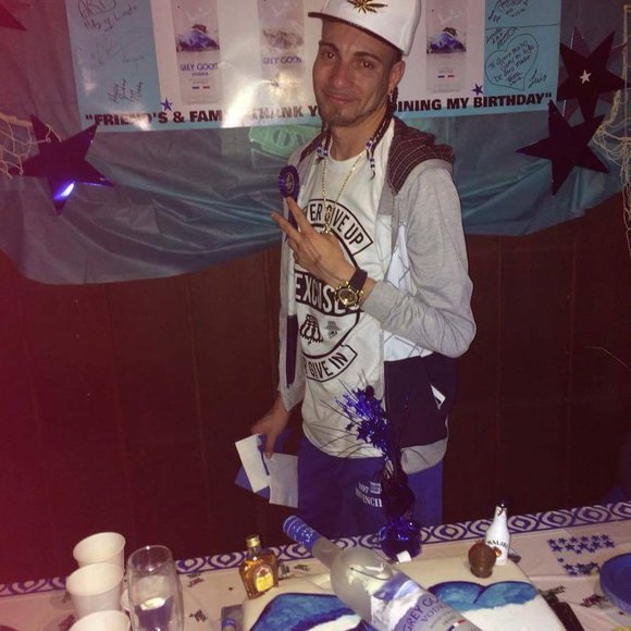 Profile Picture of Gary Cruz ortiz (@cruzgary12) on Poshmark