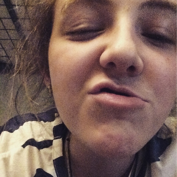 Profile Picture of Shannon Ravida (@rollldogg) on Poshmark