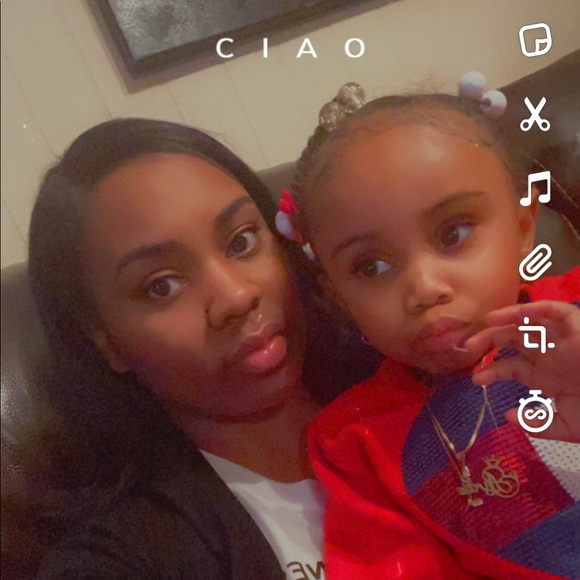 Profile Picture of Sharelle Robinson (@sharellerobi602) on Poshmark