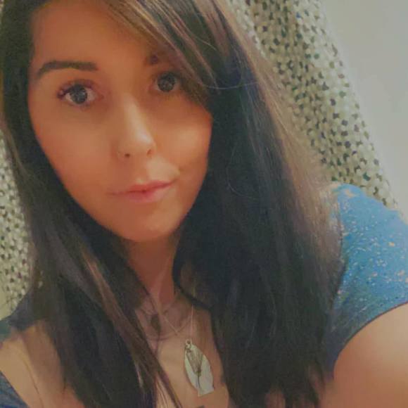 Profile Picture of Gina Pashos (@gpashos) on Poshmark