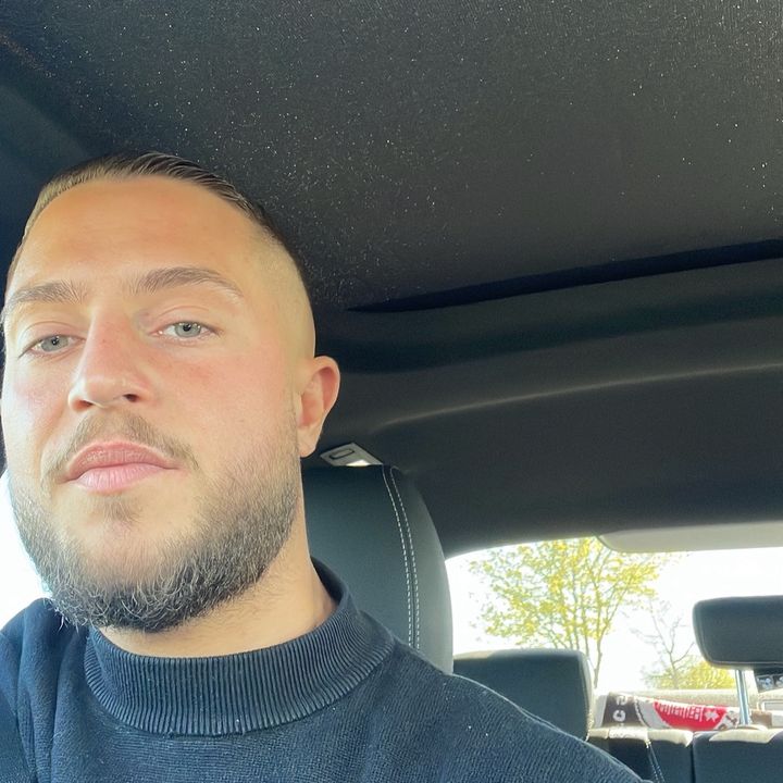 Profile Picture of Robin (@schmalrobin) on Tiktok