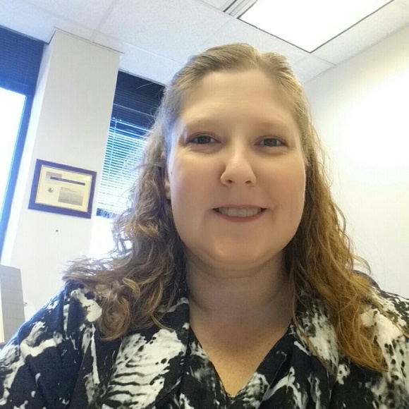 Profile Picture of Kim Lenhart (@kimbrelyl) on Poshmark