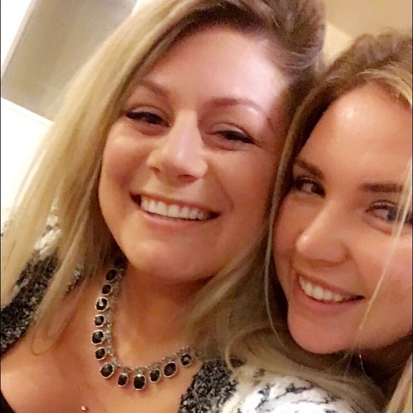 Profile Picture of Nicole Bewick (@nishbex) on Poshmark