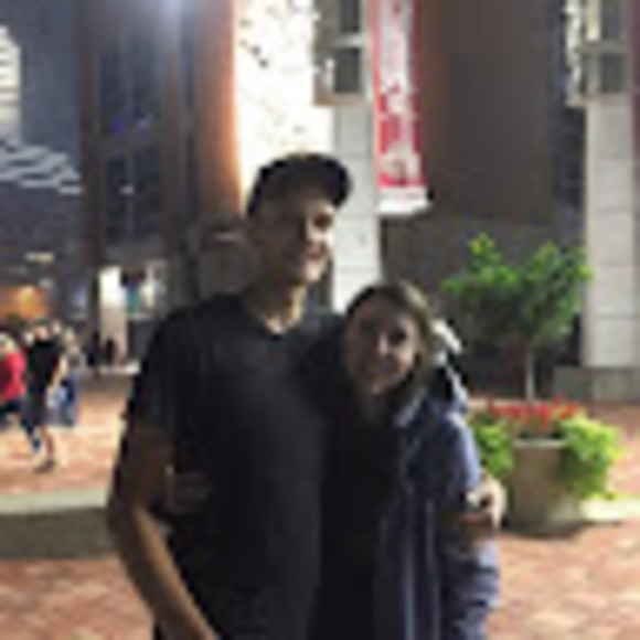 Profile Picture of Baileigh Broering (@babuchanan93) on Poshmark