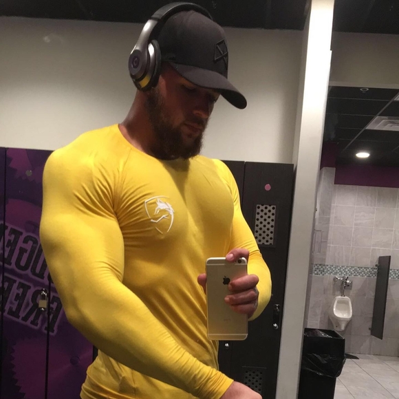 Profile Picture of Dylan Chauvin (@dragondexter) on Poshmark