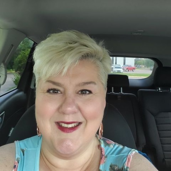 Profile Picture of Brandi Smithson - robinson (@brandismiths283) on Poshmark