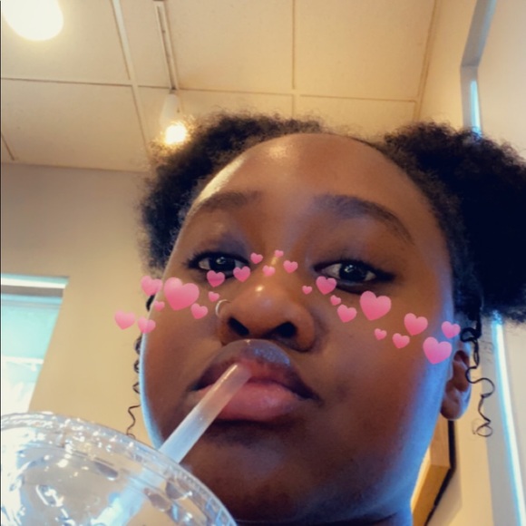 Profile Picture of Z’wane Queeley (@zwanesshoeshop) on Poshmark