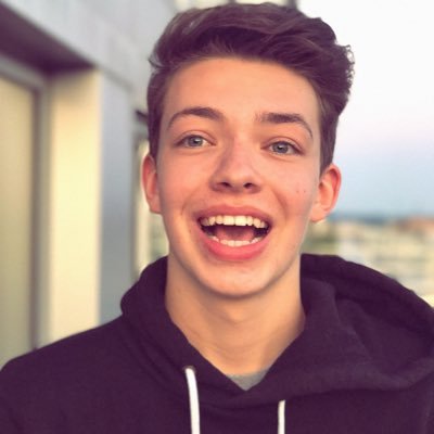 Profile Picture of Gregor 🌺 (@GregorReynolds) on Twitter