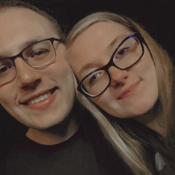 Profile Picture of Danielle Golini (@dlookenott) on Poshmark