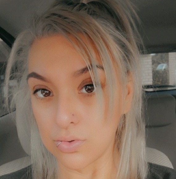 Profile Picture of Amanda Osorio (@rockabella87) on Poshmark