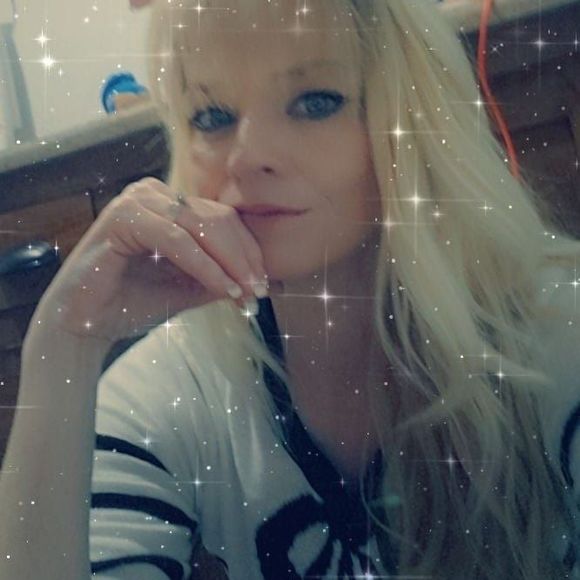 Profile Picture of Sabrina Janssens (@sjanssens1414) on Poshmark