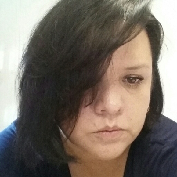 Profile Picture of Nohemi Erives (@nohemy040) on Poshmark