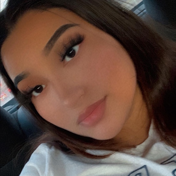 Profile Picture of Anika Ramirez (@anika_ramirez) on Poshmark