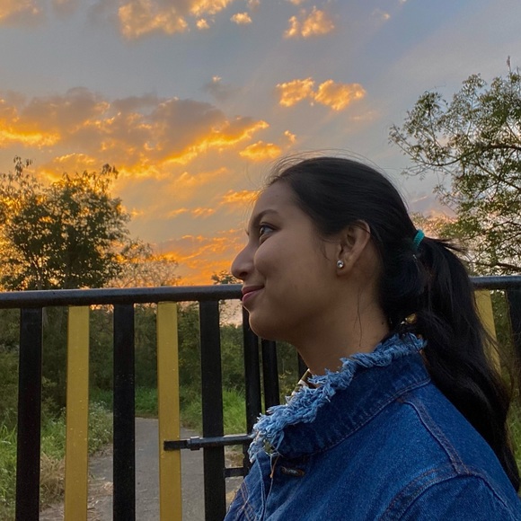 Profile Picture of Preeti Hiremath (@preetih10) on Poshmark