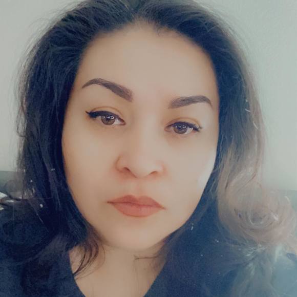 Profile Picture of Trish Roker (@trishsilver03) on Poshmark