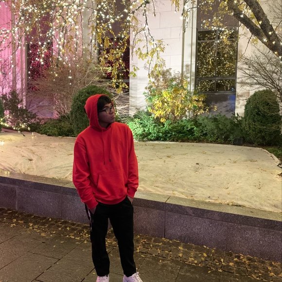 Profile Picture of Angel Barron (@angelbarron08) on Poshmark