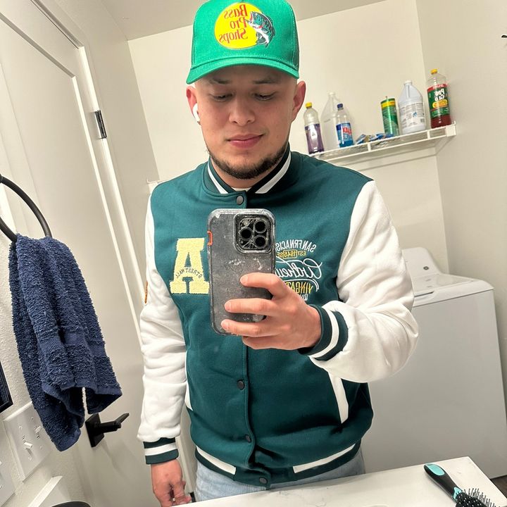 Profile Picture of AdriánE🪽🩶👑 (@adrianespinalvent) on Tiktok