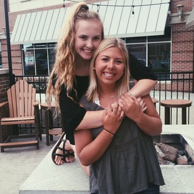 Profile Picture of Ashlee Olson (@ashleeolsonn) on Twitter