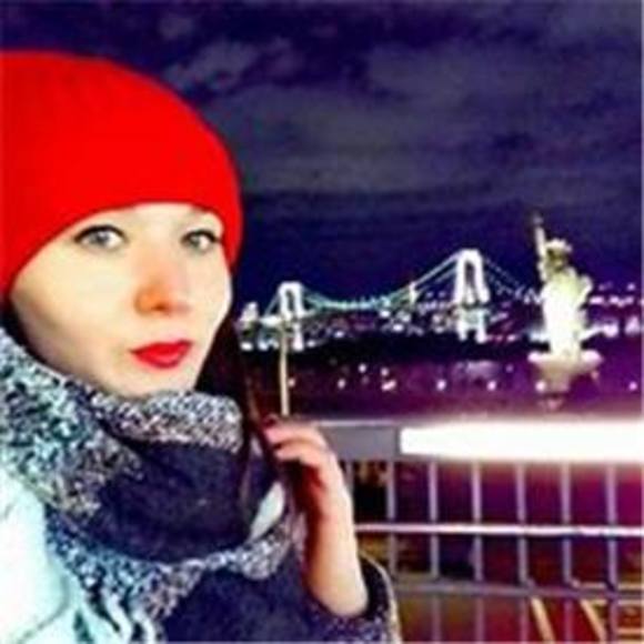 Profile Picture of Jian Li (@jylx1985) on Poshmark