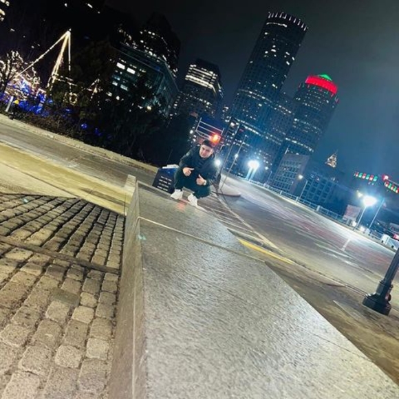 Profile Picture of Luis Cardenas (@luiscardenas699) on Poshmark