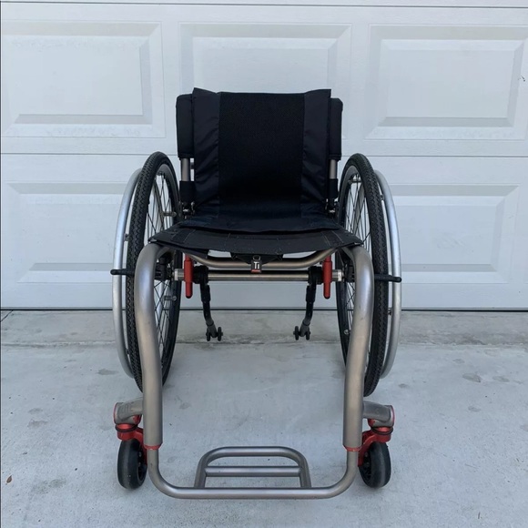 Profile Picture of Lena Lahart (@l_lahart) on Poshmark