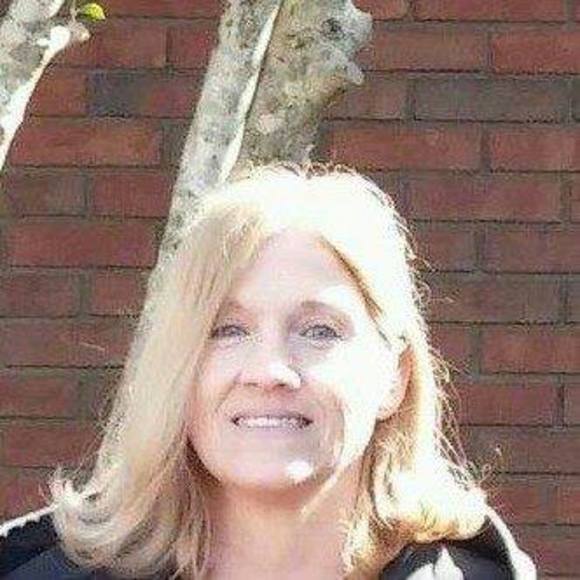 Profile Picture of Sandra simpson Douglas (@douglassandra2) on Poshmark