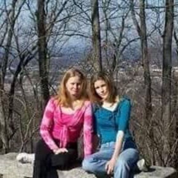 Profile Picture of Samantha Henyan (@samanthahenyan) on Poshmark