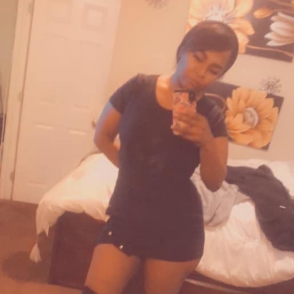 Profile Picture of Priscilla Browne (@plowe403) on Poshmark