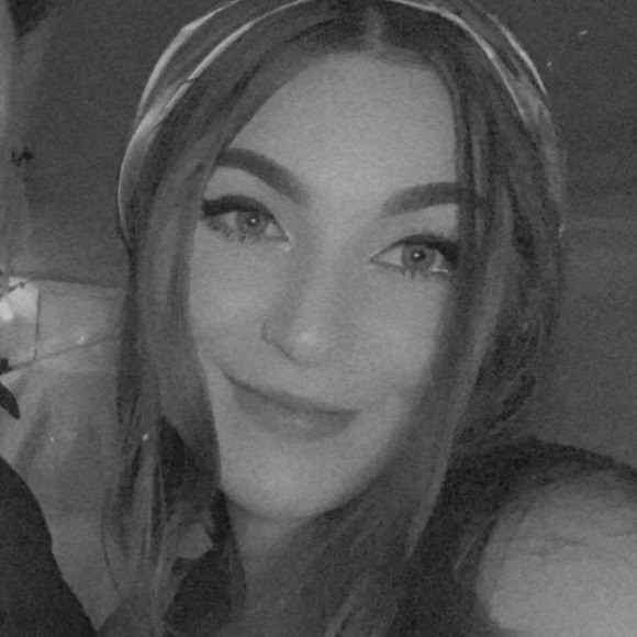 Profile Picture of Haleigh Kubiniec (@h_kubiniec) on Poshmark