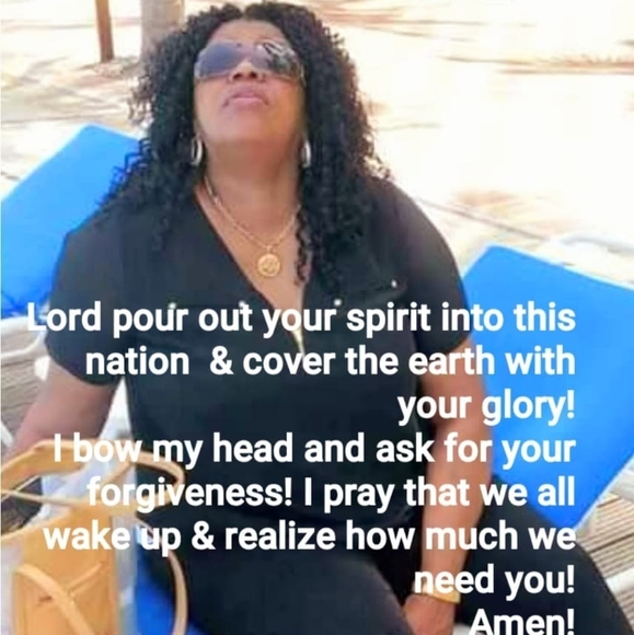 Profile Picture of Monica Findlay (@monica_findlay) on Poshmark