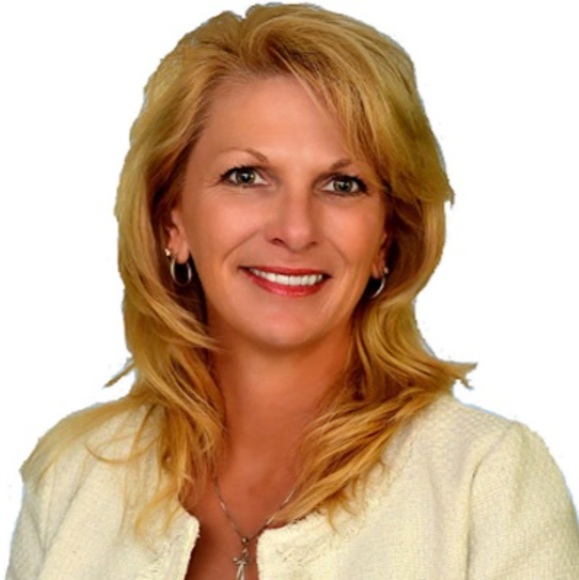 Profile Picture of Lisa marie Zambuto (@lisazamb) on Poshmark