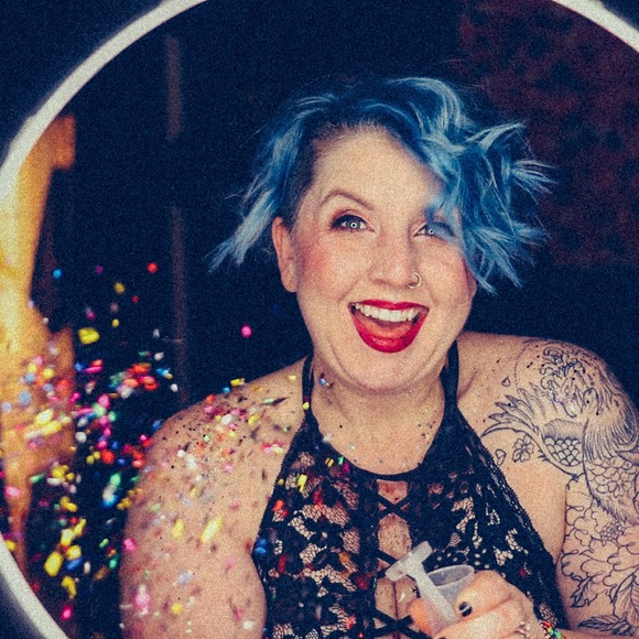 Profile Picture of Angela Duncan (@youngwildmama) on Poshmark