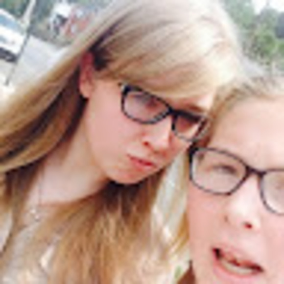 Profile Picture of Gwendalyn Roth (@gwen_02) on Poshmark