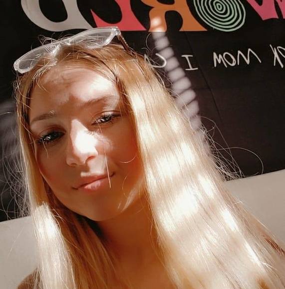 Profile Picture of Madison Ippoliti (@madisonippoliti) on Poshmark