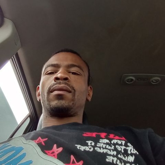 Profile Picture of Ryan James (@rylee1788) on Poshmark