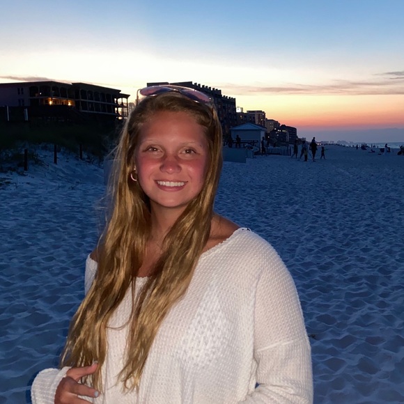 Profile Picture of Phoebe Lichty (@phoebelichty) on Poshmark