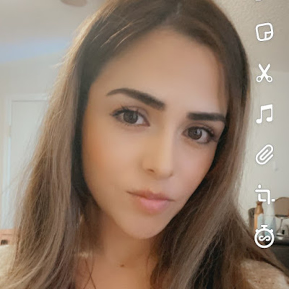 Profile Picture of Ana Cuellar (@anauribe911) on Poshmark