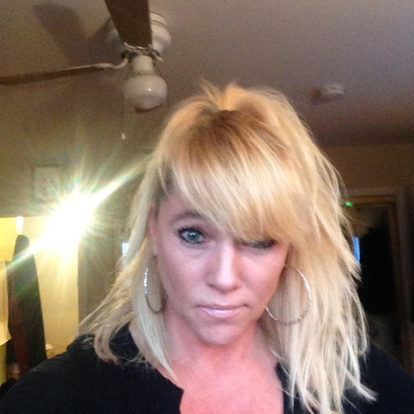 Profile Picture of Karina Lidstrom (@lidstromkarina) on Poshmark