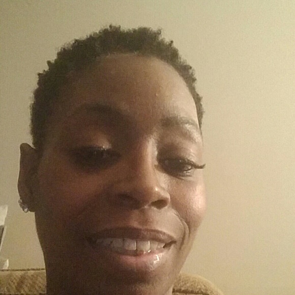 Profile Picture of Shawntava Shields (@shawntavas) on Poshmark