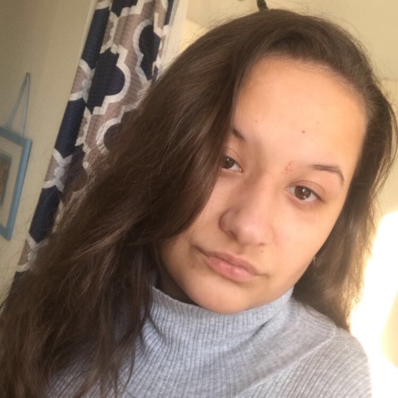 Profile Picture of Brianna Schutt (@brianna_schutt) on Poshmark